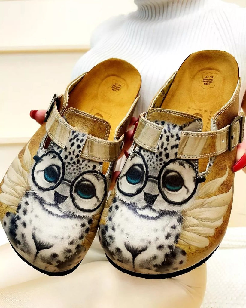 Brown & Tan Buckle-Accent Kitten Glasses Clogs - CAL3410